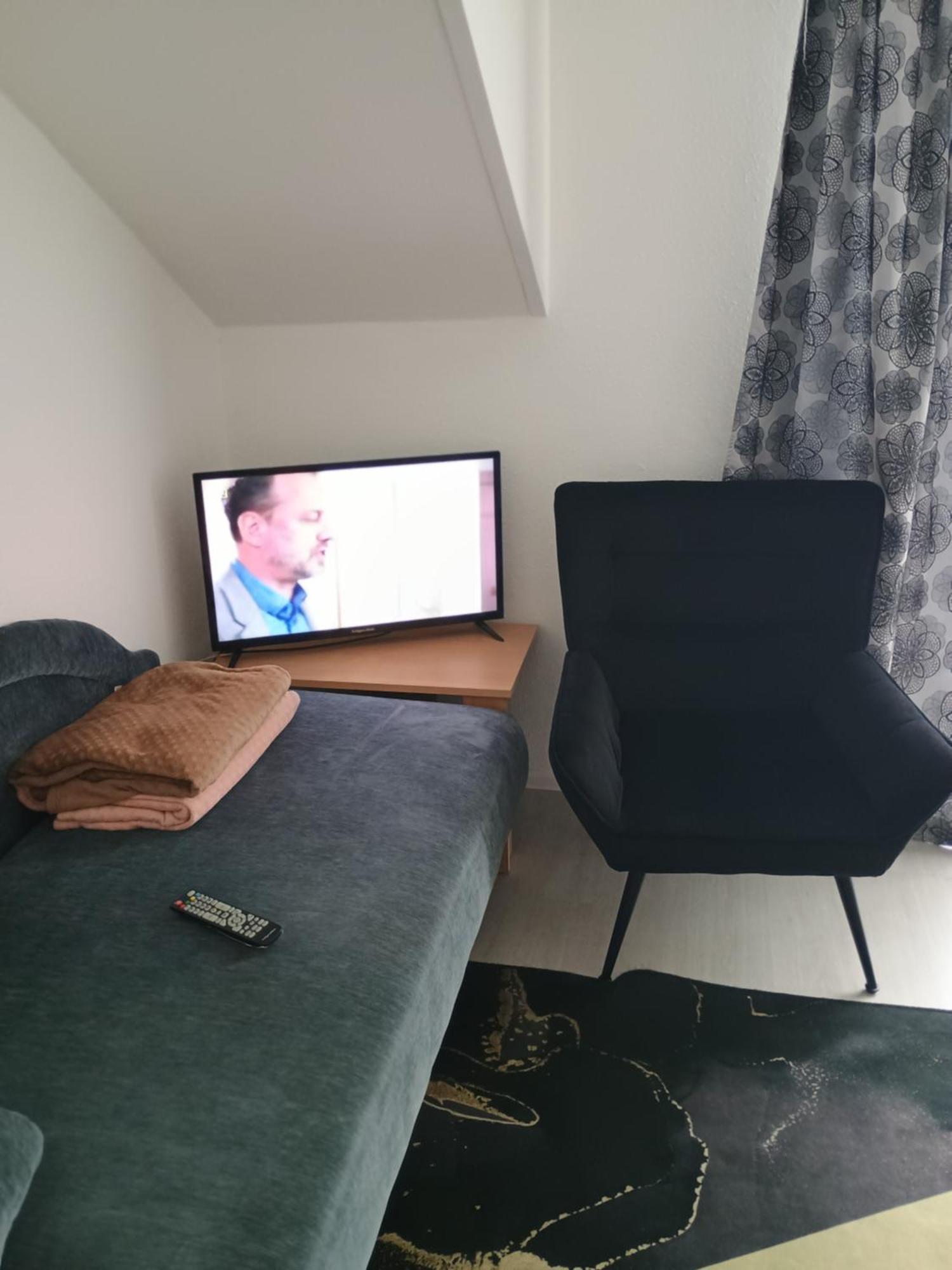 White House - Goscinne Homestay