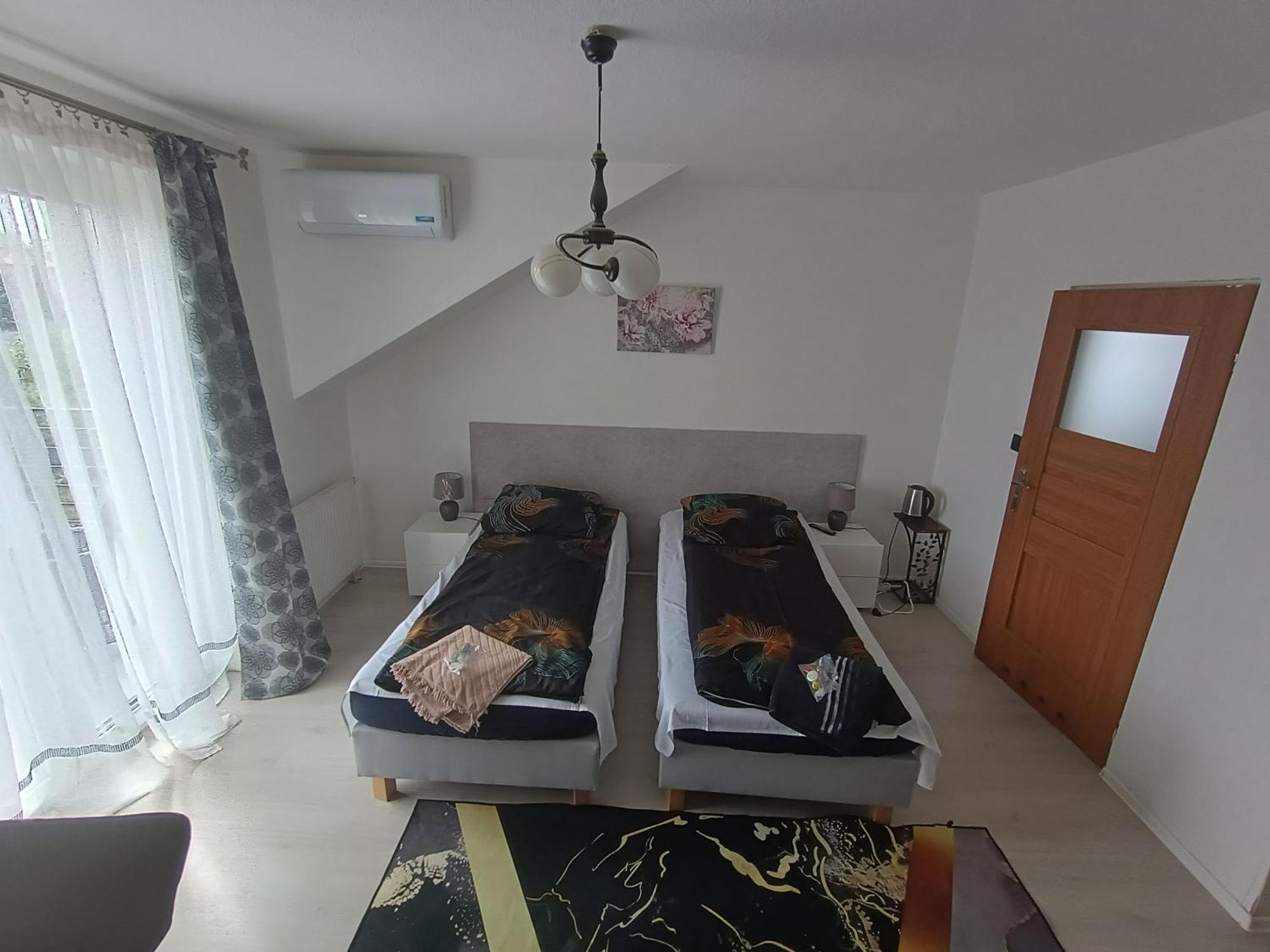 White House - Goscinne Homestay *